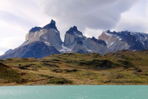 Las Torres del Paine côté chilien, vues depuis le lac Pehoe.