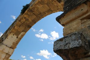 Arche-du-pont-du-Gard