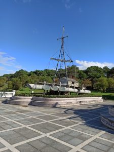 1-reproduction-dun-radeau-qui-a-traverse-le-Pacifique